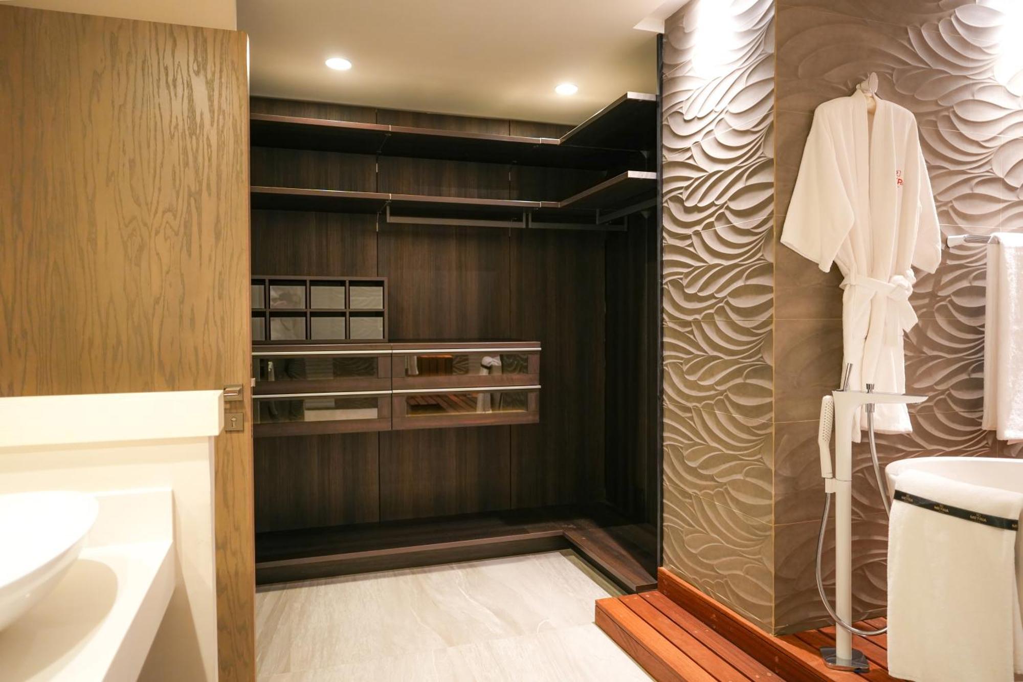 Metria Hotel León Exterior foto A shower enclosure